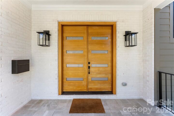 Property Photo:  1550 Coventry Road  NC 28211 
