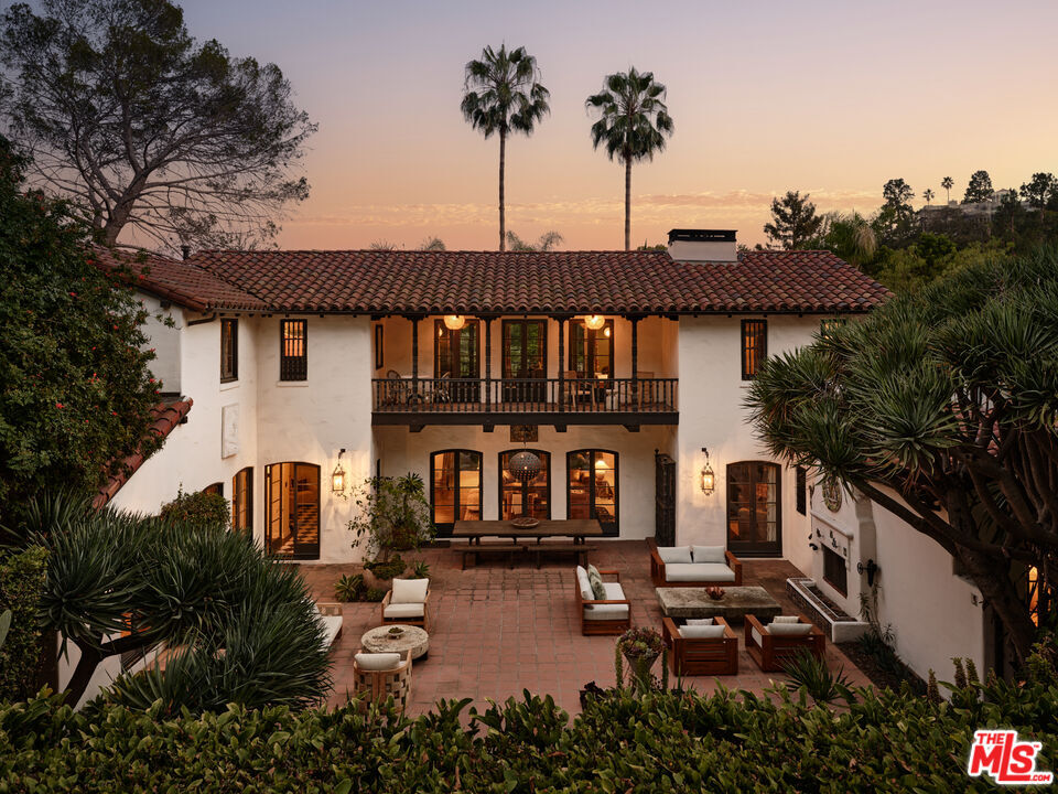 Property Photo: 2666 Aberdeen Ave CA 90027