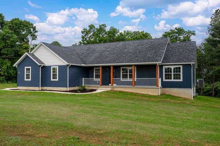 Property Photo:  423 Neal Avenue  OH 43338 