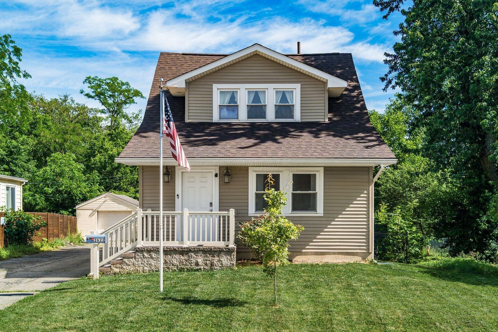 Property Photo: 2622 Elliott Avenue OH 43204