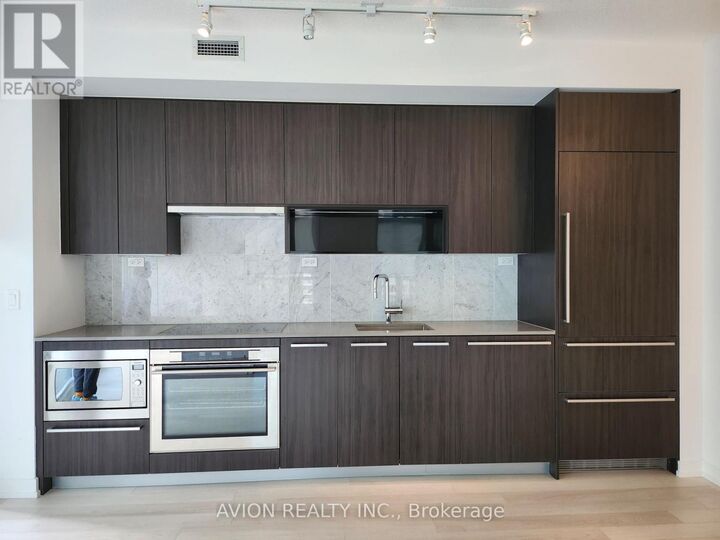 Property Photo: 115 McMahon Drive 1205 ON M2K 0E3