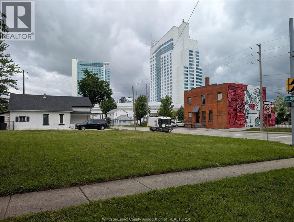 Property Photo:  585 Chatham Street East  ON N9A 2X4 