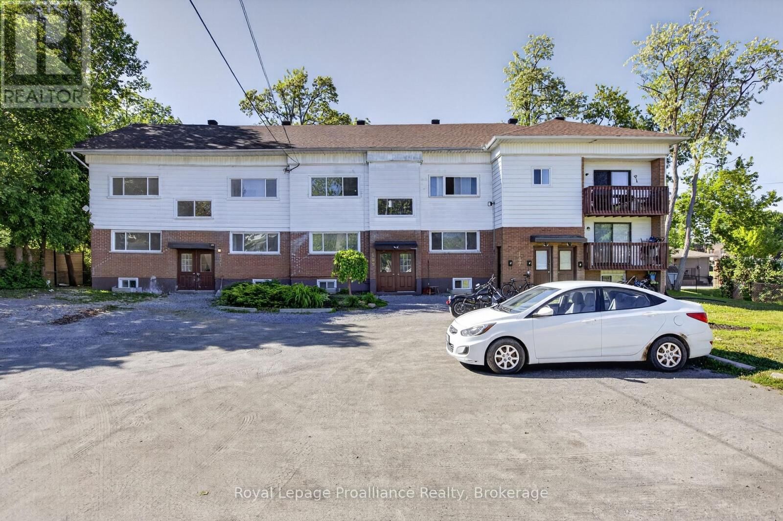 Property Photo: 169 Hazlitt Street 3 ON K9H 1L8