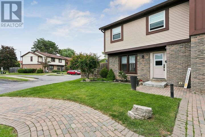 Property Photo:  6650 Falconer Drive 58  ON L5N 1B5 