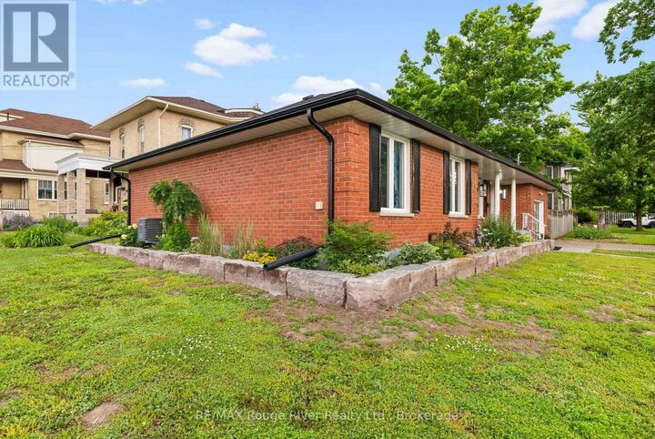 Property Photo: 59 1/2 North Victoria Avenue North ON K9V 4G4