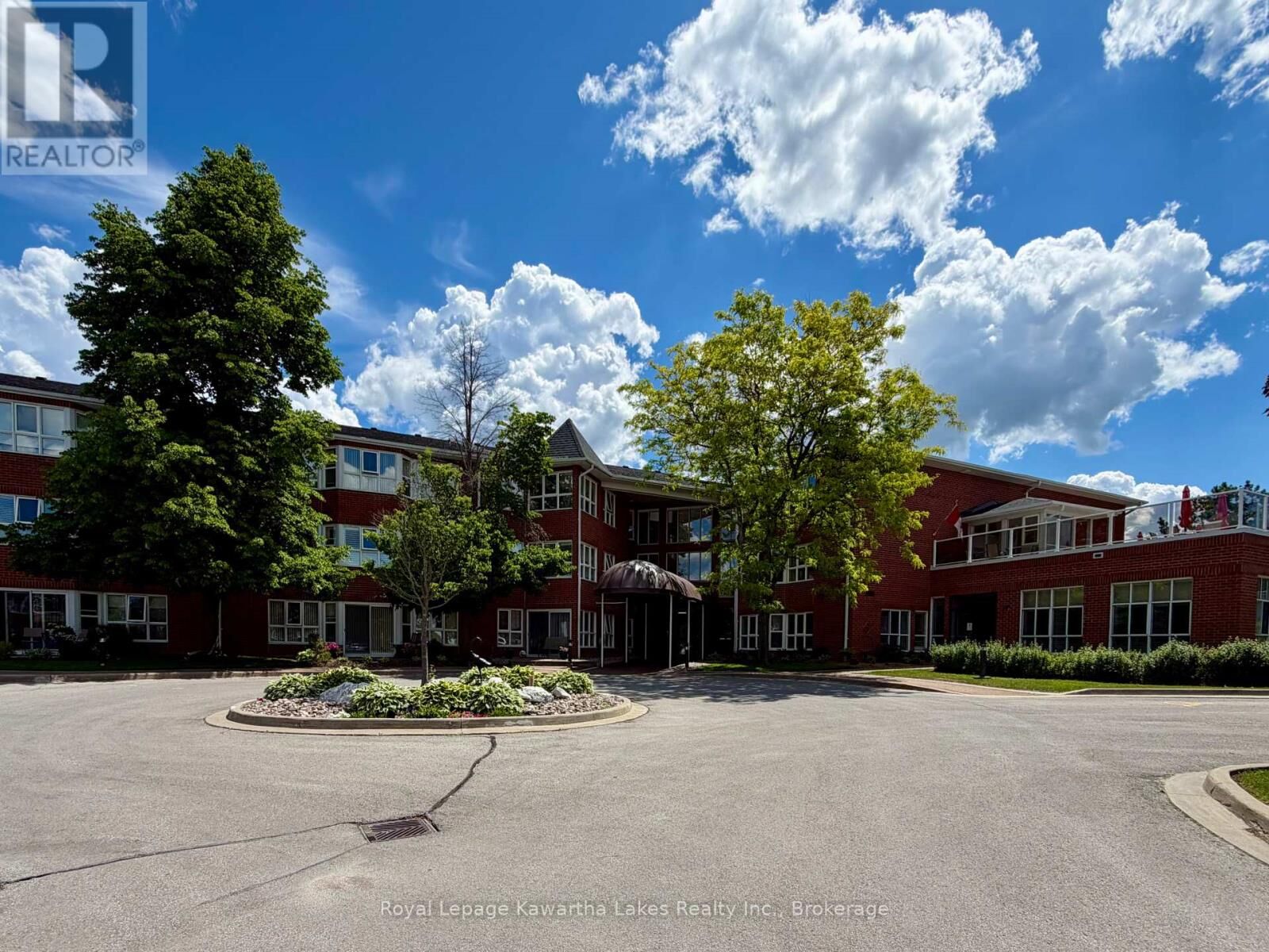 Property Photo: 4 Heritage Way 303 ON K9V 5Z2
