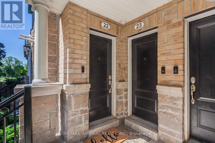 Property Photo: 39 Drewry Avenue 22 ON M2M 0B4