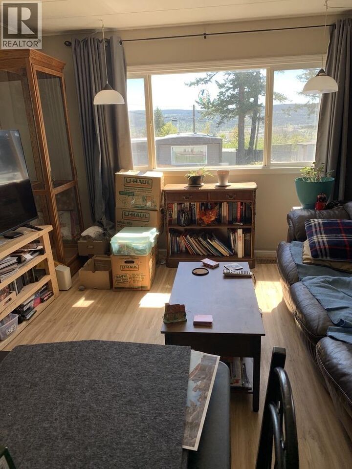 Property Photo:  302 Broadway Avenue 8  BC V2G 2Y7 
