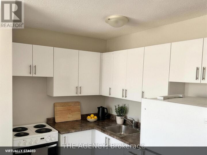 Property Photo: 45 King Avenue West 9 ON L1B 1H2