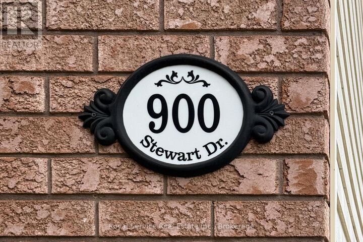 Property Photo:  900 Stewart Drive  ON K9J 7R4 