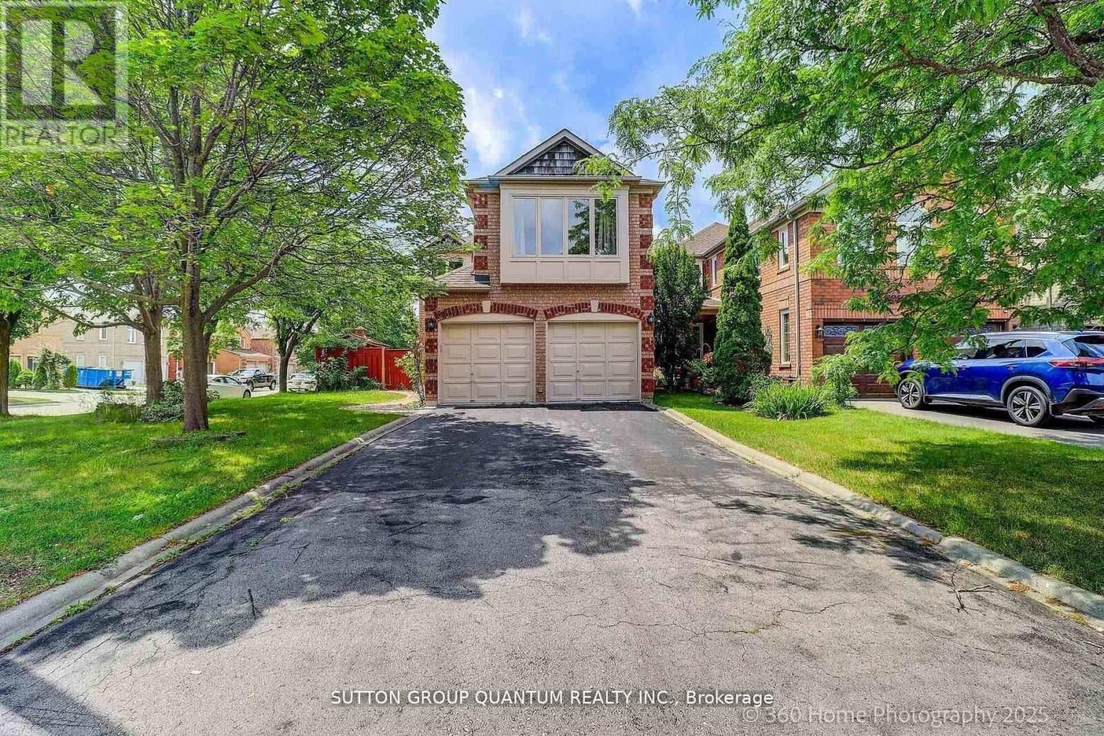 Property Photo: 3246 Fanleaf Drive ON L5N 7C9