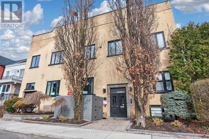 Property Photo: 75 Markham Street 1 ON M6J 2G4