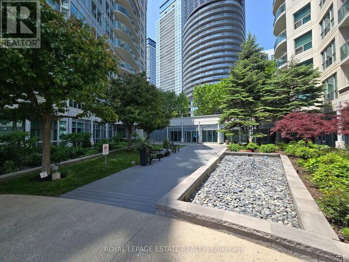 Property Photo: 600 Queens Quay West 632 ON M5V 3M3