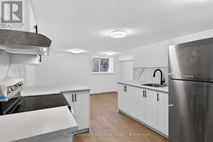 Property Photo: 171 Hazlitt Street 6 ON K9H 1L8