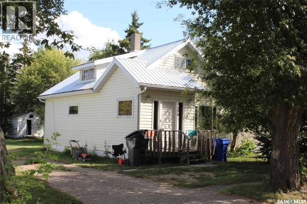Property Photo: 508 1st Avenue E SK S0C 1N0