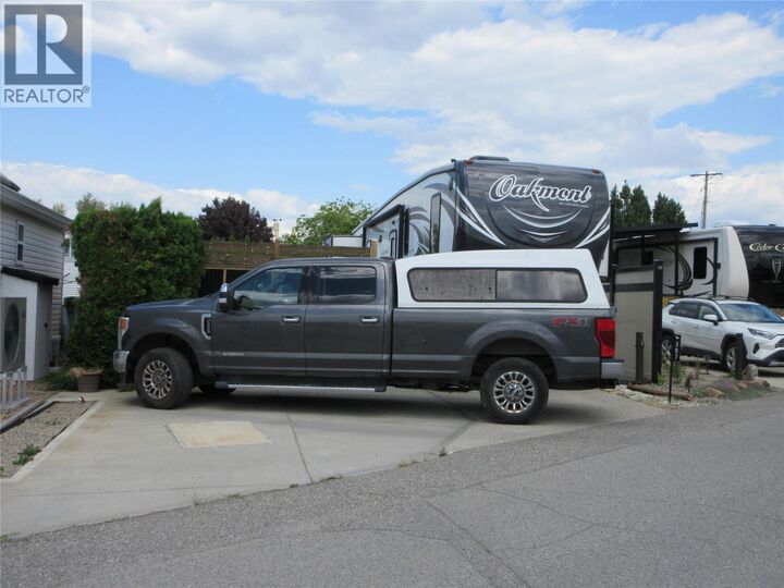 Property Photo: 415 Commonwealth Road 307 BC V4V 1P4