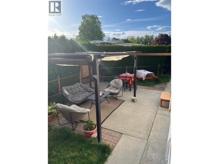 Property Photo: 415 Commonwealth Road 307 BC V4V 1P4