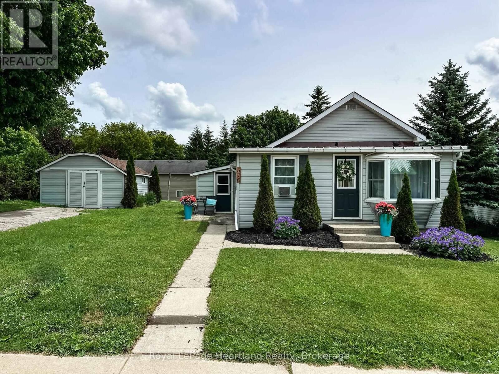 Property Photo: 576 Queen Street ON N0M 1H0