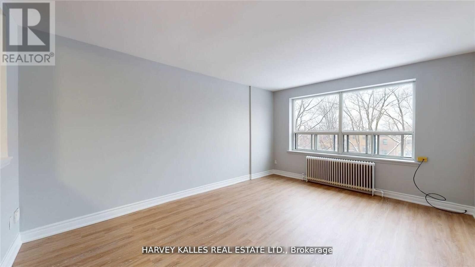 Property Photo: 4 Greentree Court B3 ON M6M 2A5