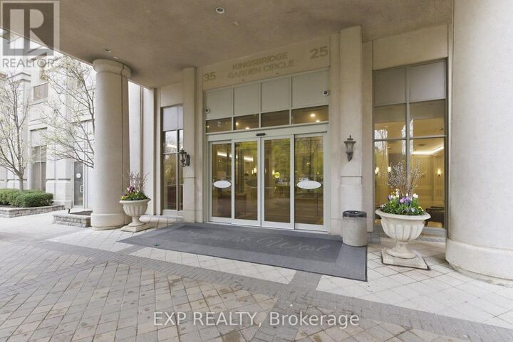 Property Photo:  25 Kingsbridge Garden Circle 2120  ON L5R 4B1 