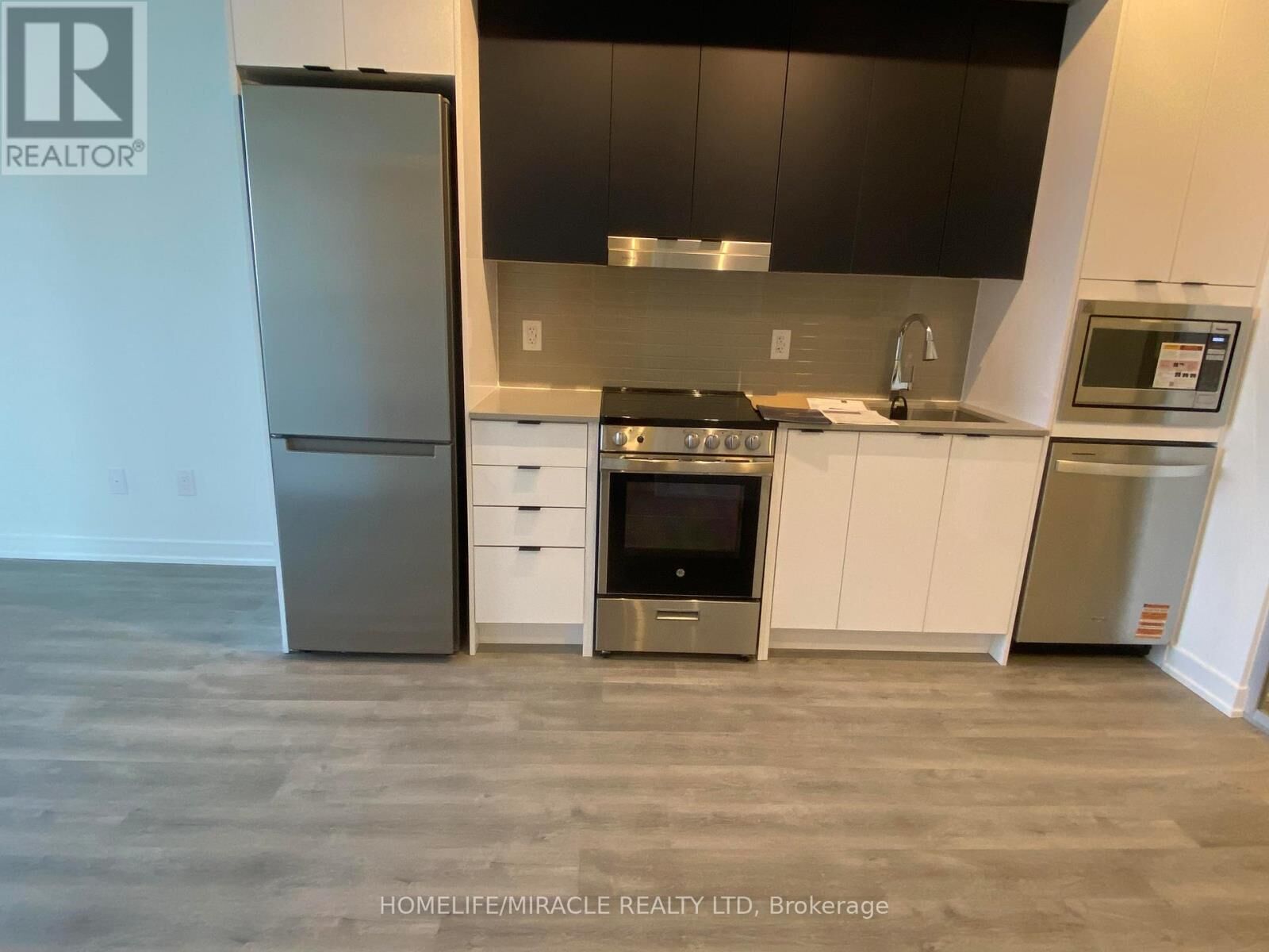 Property Photo:  5105 Hurontario Street 1706  ON L4Z 0C9 