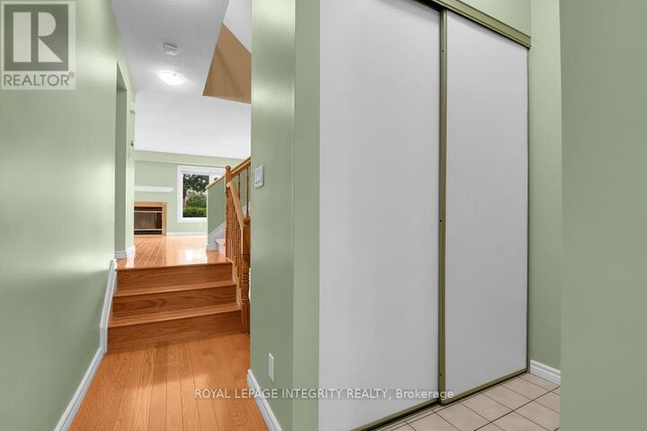 Property Photo:  6176 Oak Meadows Drive Drive  ON K1C 7G8 