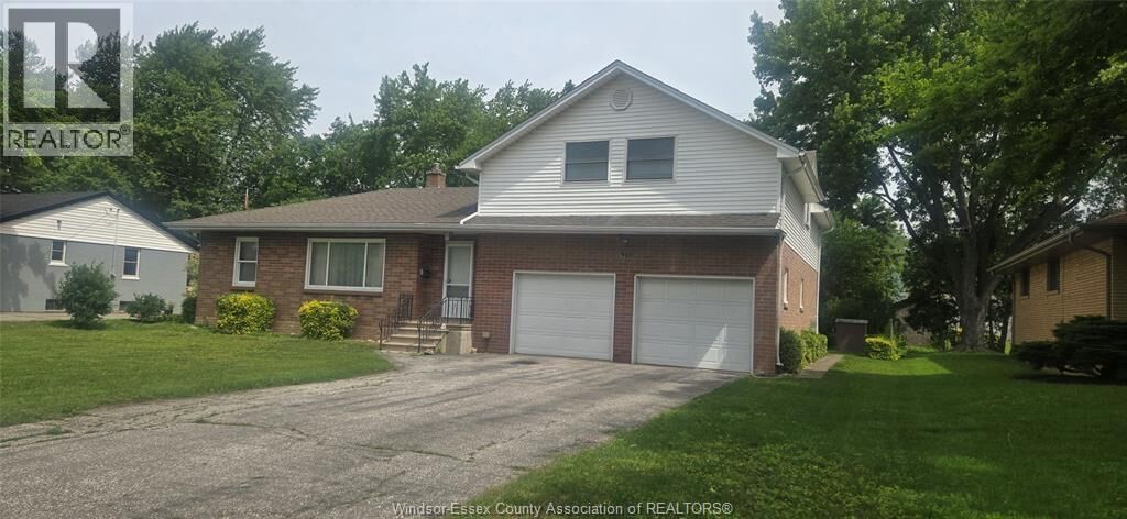 Property Photo:  960 Scofield Avenue  ON N9G 1L7 