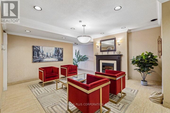 Property Photo:  250 Scarlett Road 1307  ON M6N 4X5 