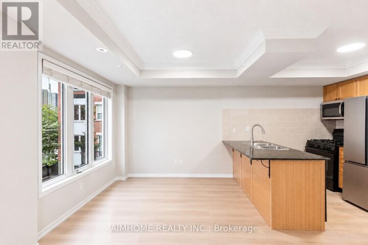 Property Photo:  29 Frances Loring Lane 6  ON M4M 3G2 