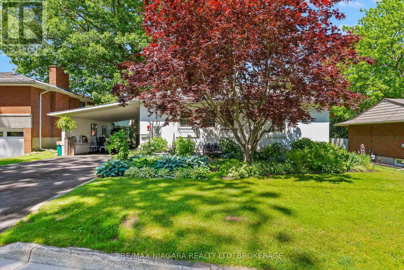 Property Photo:  48 Oakridge Crescent  ON L3K 2T4 