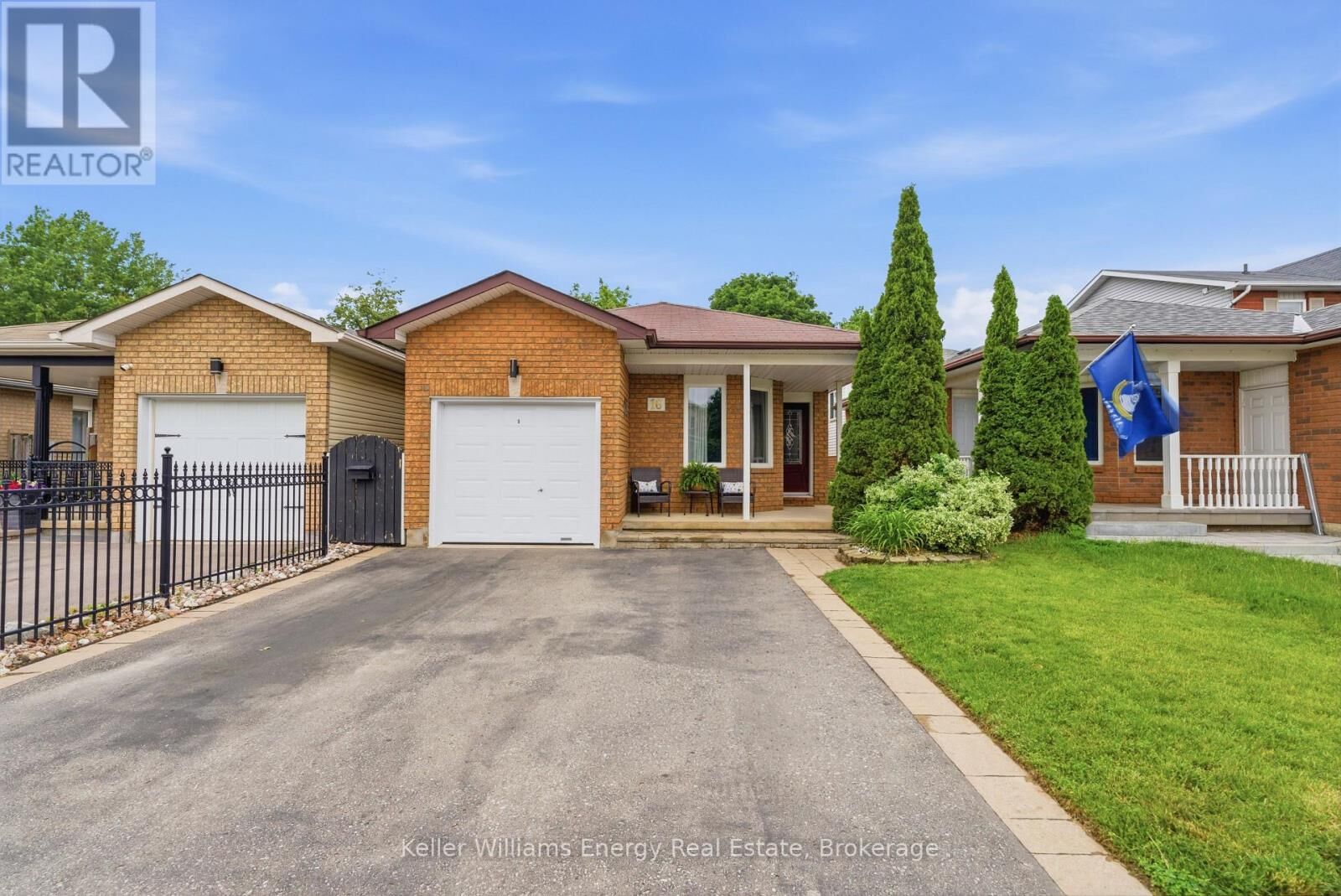Property Photo:  16 John Walter Crescent  ON L1E 2W6 