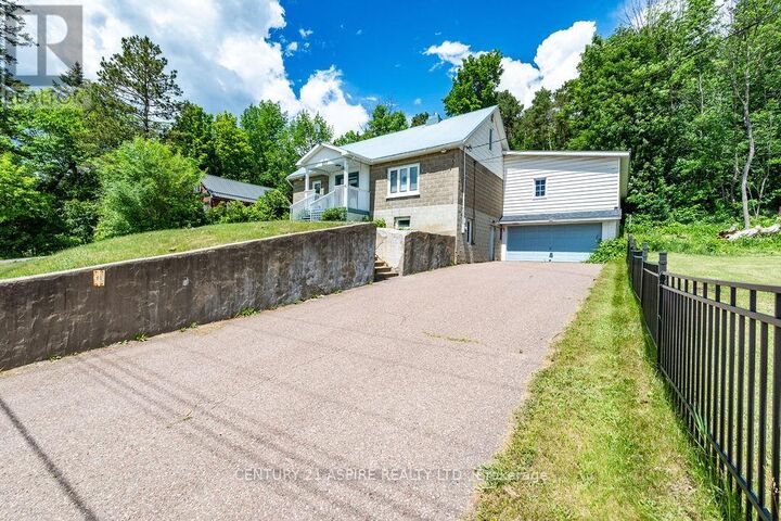 Photo de la propriété:  237 Bonnechere Street West  ON K0J 1T0 