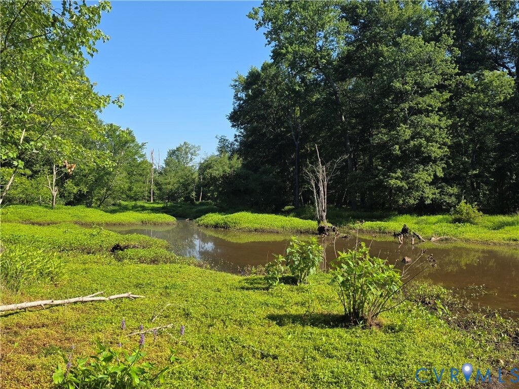 Property Photo:  901 N Airport Drive  VA 23150 