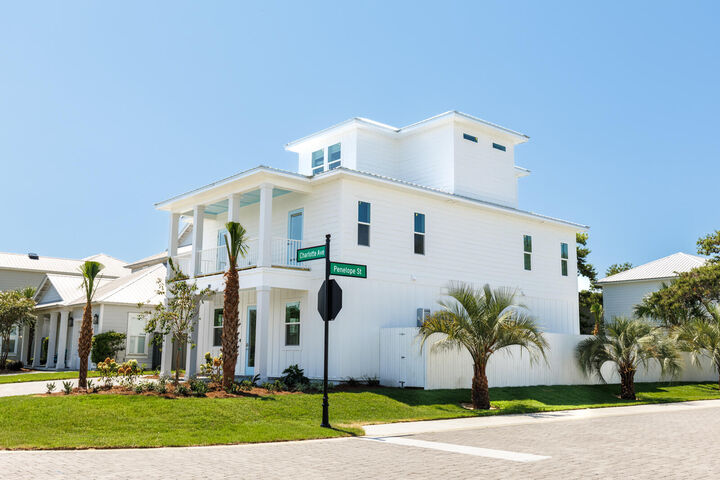 Property Photo: 39 Charlotte Avenue FL 32550