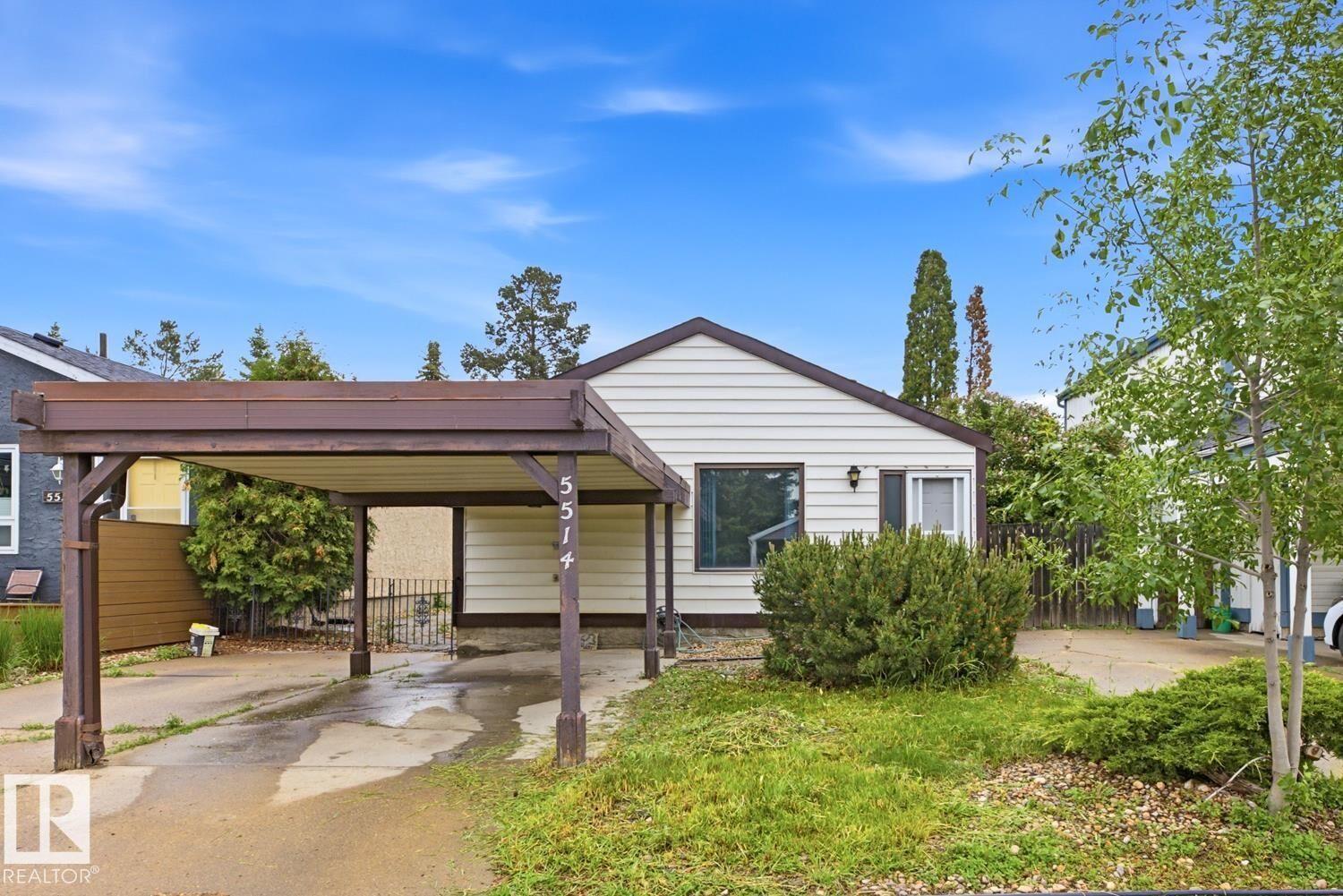 Property Photo: 5514 93A Avenue NW AB T6B 2K7