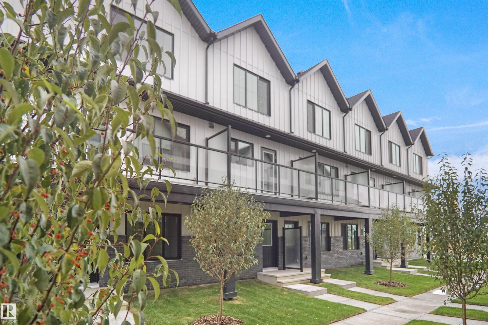 Property Photo:  150 Cashman Crescent SW 5  AB T6W 2P6 
