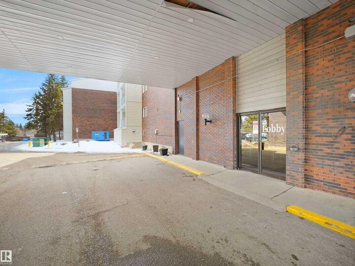 Property Photo:  4404 122 Street NW  AB T6J 4A9 