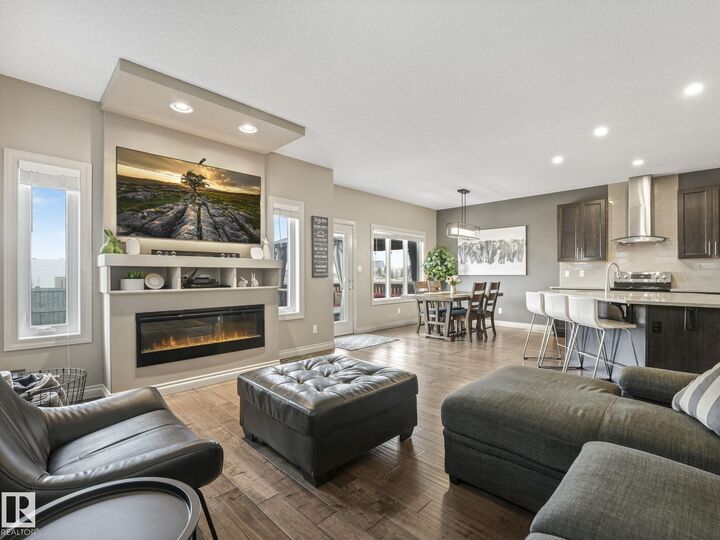 Property Photo:  16412 12 Avenue SW  AB T6W 3K4 