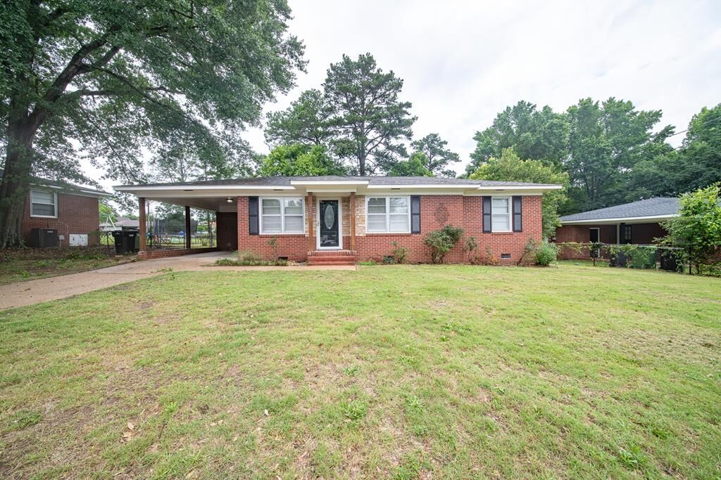 Property Photo: 835 54th Street GA 31904