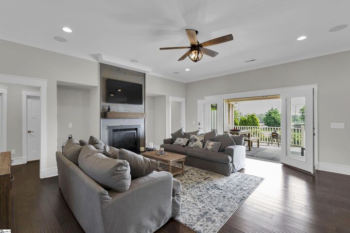 Property Photo: 523 Carolee Way SC 29651