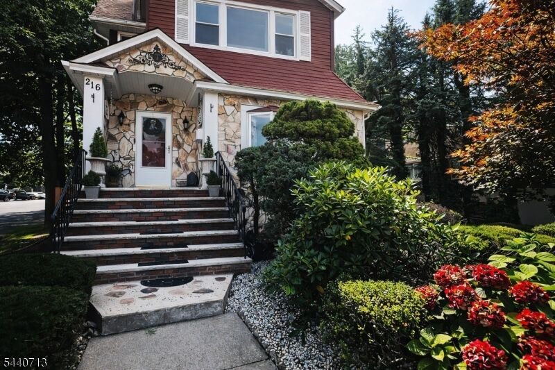 Property Photo:  216 Academy St 2  NJ 07079 