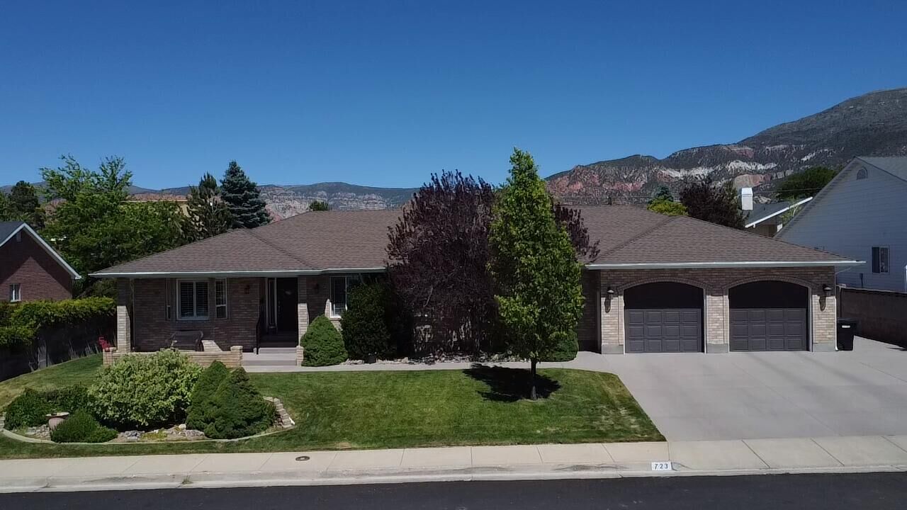 Property Photo: 723 S Saint James Place UT 84720