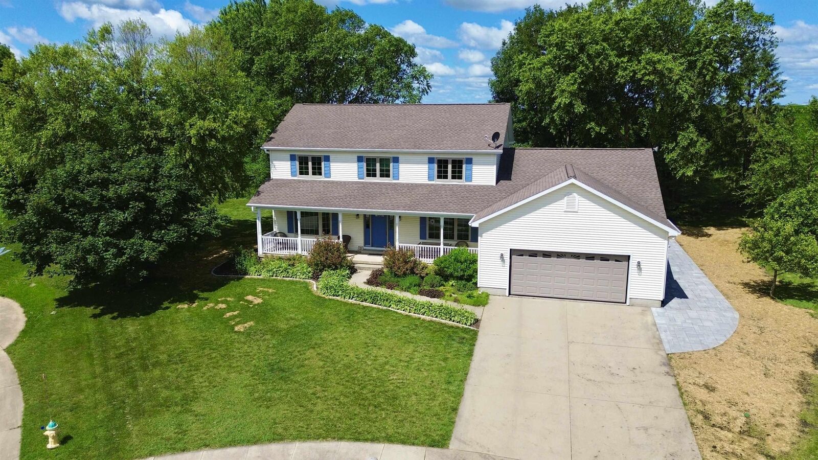 Property Photo:  104 Maple Circle  IA 50677 