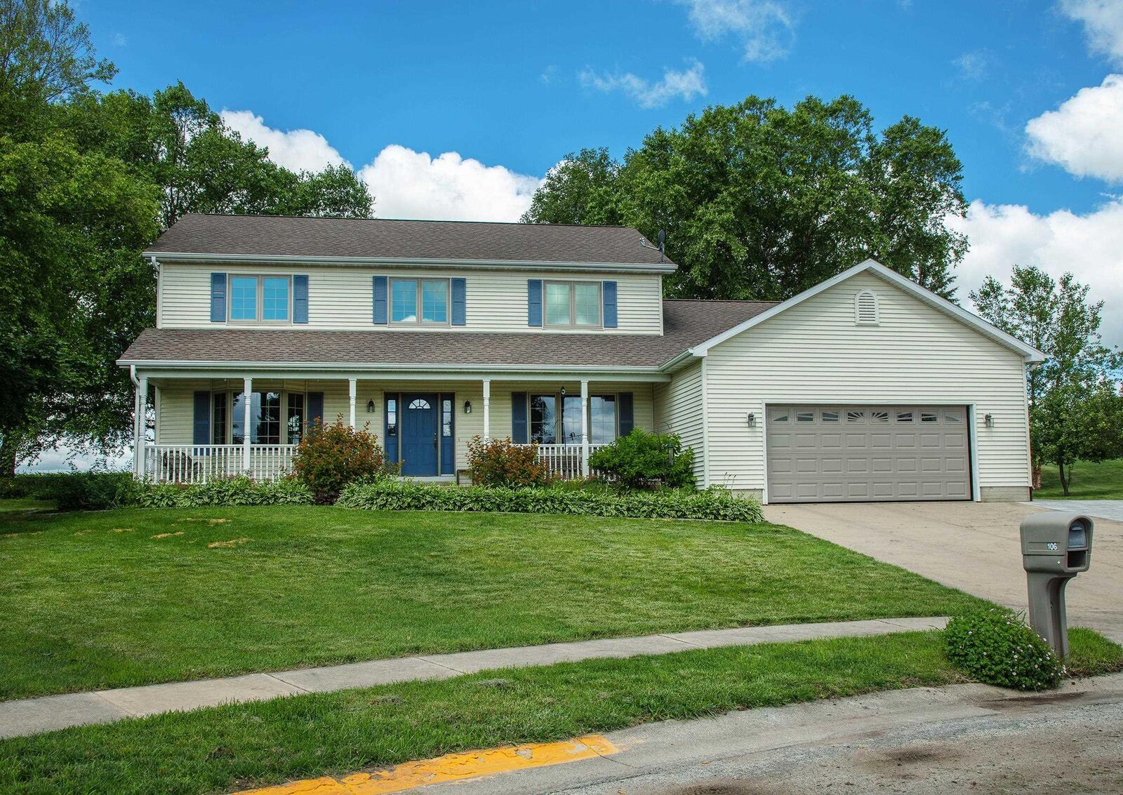 Property Photo: 104 Maple Circle IA 50677
