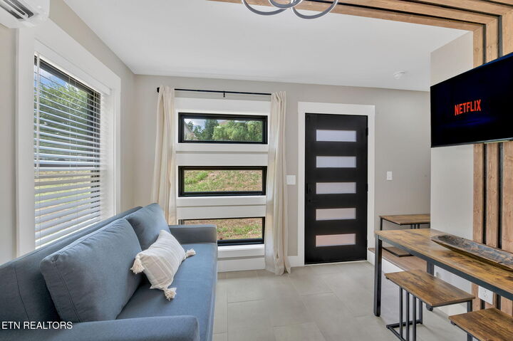 Property Photo: 912 E Main St TN 37760