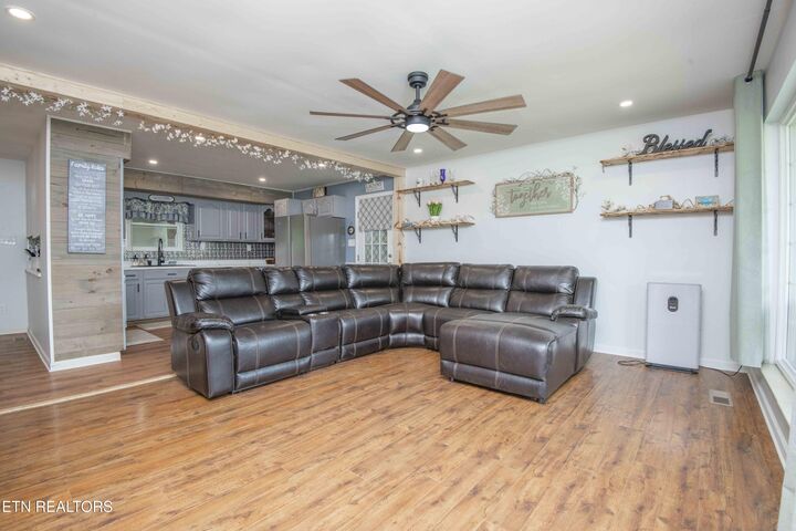 Property Photo:  606 Caton St  TN 37865 