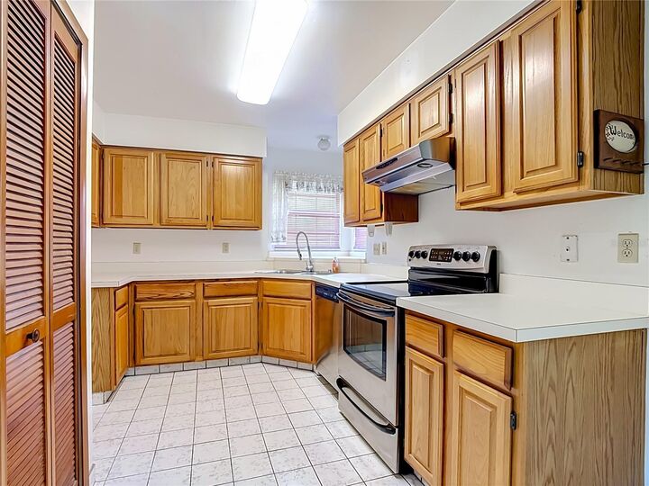 Property Photo:  4130 Bergamont Court  FL 34746 