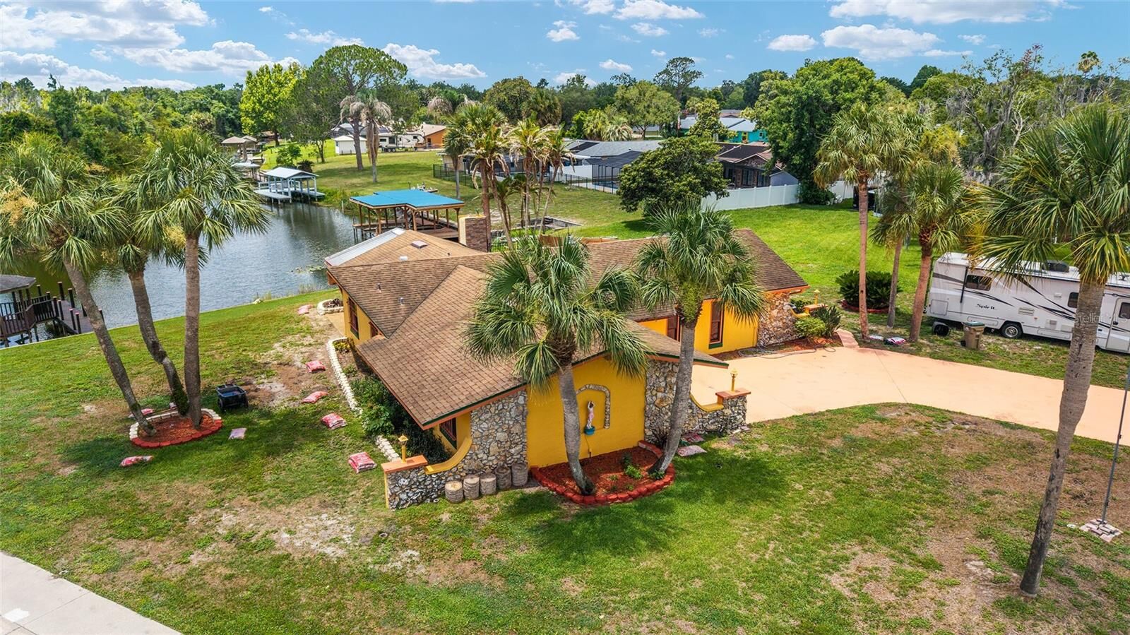 Property Photo: 5330 Kings Court FL 34731