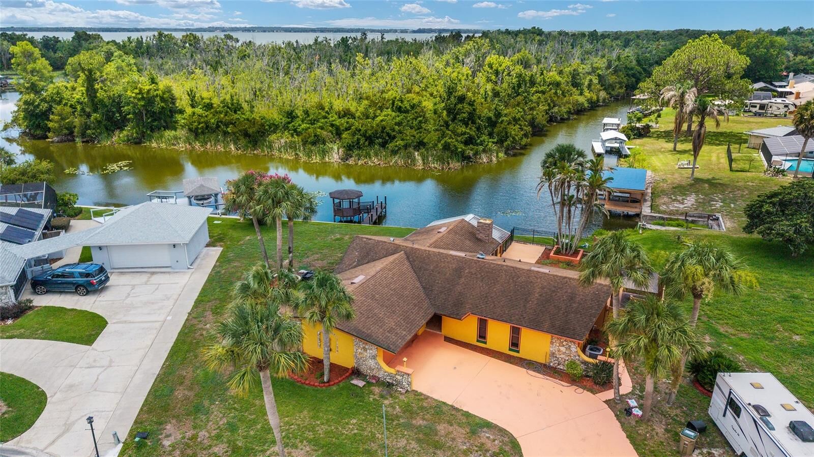 Property Photo: 5330 Kings Court FL 34731