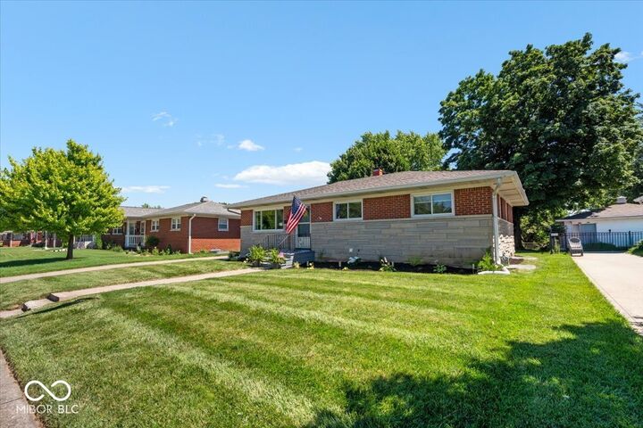 Property Photo:  5609 Meadowood Drive  IN 46224 